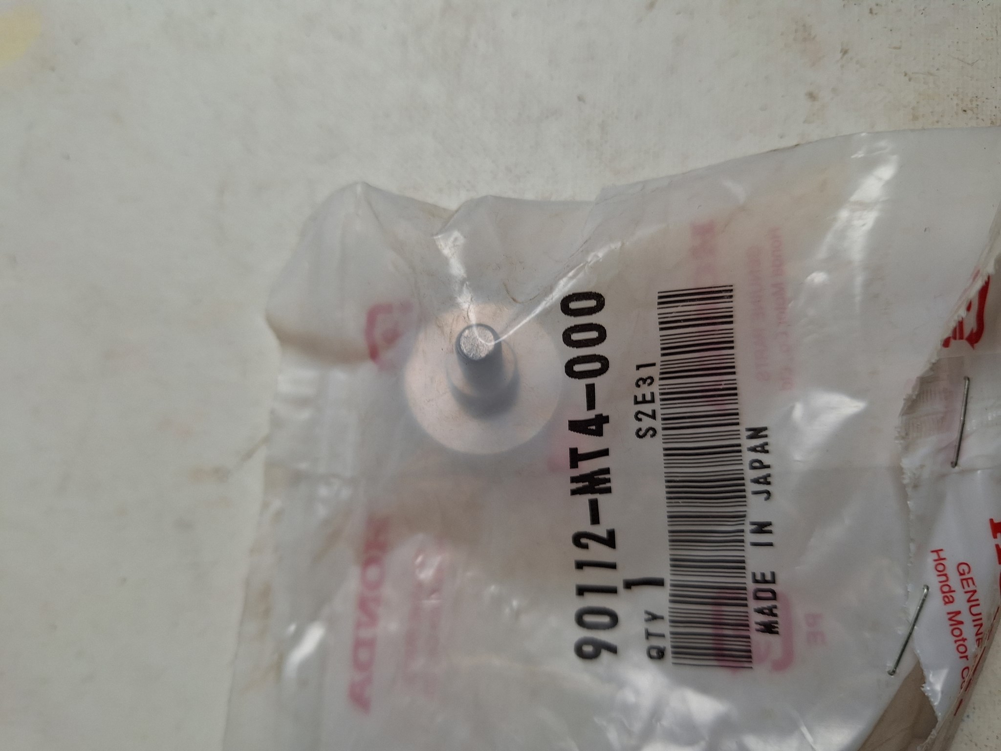 Bild von Honda VFR 750 FL FESTSTELLSCHRAUBE, HAUBEN 90112-MT4-000 /